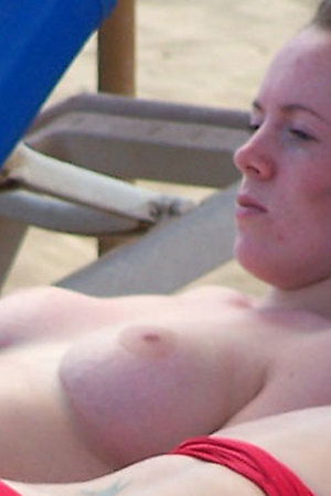 Naked hotties enjoy posing on the beach