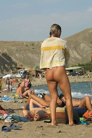 Candid teens in swimsuit or topless voyeur pictures at Matira