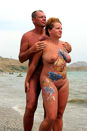 Family nudists under the sun