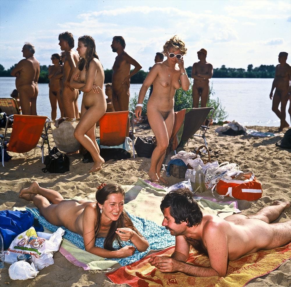 Нудисты Отдых На Пляже Семьей - Нудизм И Натуризм